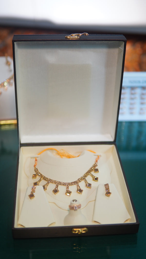 Unique Golden jewelry set